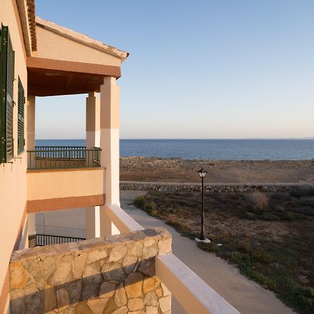 Apartamentos Moon Dreams Cabo De Banos كالا إن بلانيس المظهر الخارجي الصورة