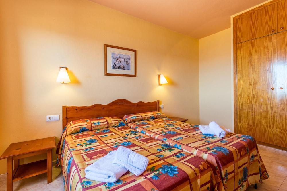 Apartamentos Moon Dreams Cabo De Banos كالا إن بلانيس المظهر الخارجي الصورة