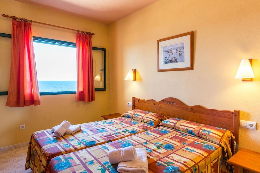 Apartamentos Moon Dreams Cabo De Banos كالا إن بلانيس المظهر الخارجي الصورة