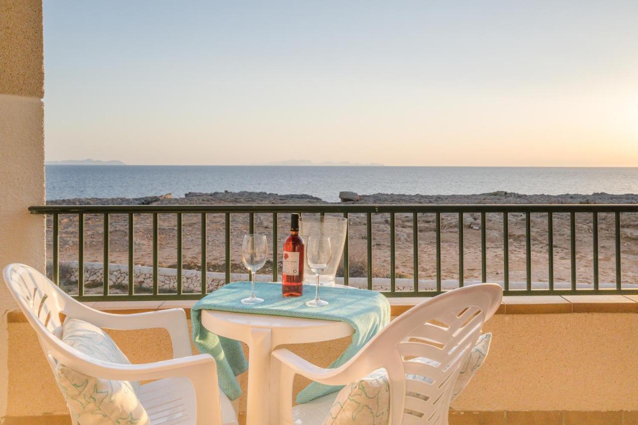 Apartamentos Moon Dreams Cabo De Banos كالا إن بلانيس المظهر الخارجي الصورة