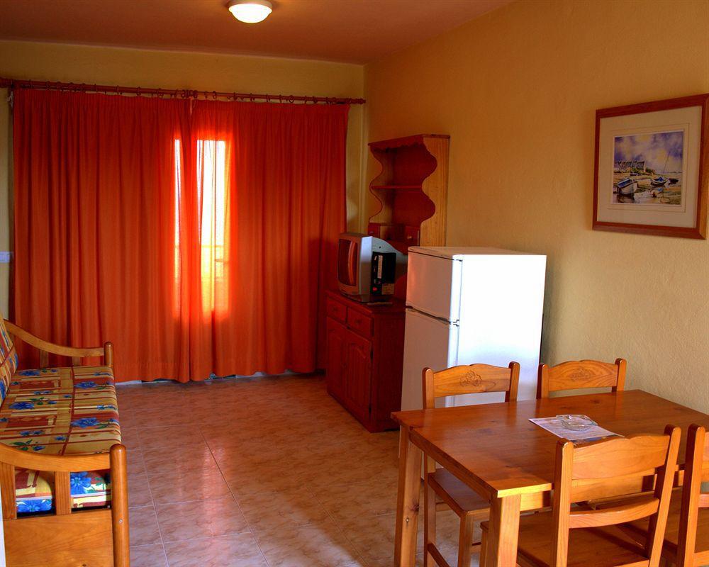 Apartamentos Moon Dreams Cabo De Banos كالا إن بلانيس المظهر الخارجي الصورة