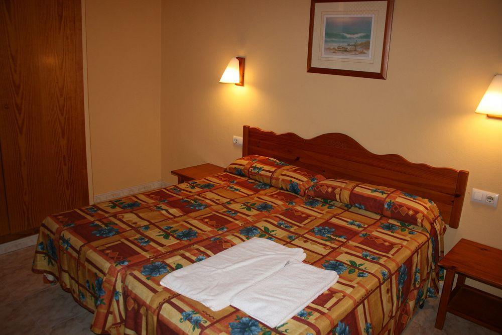 Apartamentos Moon Dreams Cabo De Banos كالا إن بلانيس الغرفة الصورة