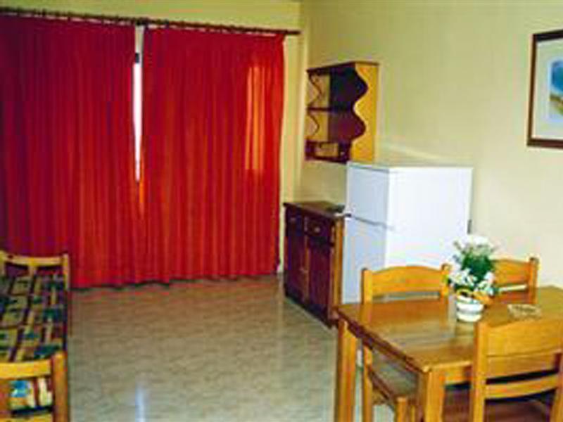 Apartamentos Moon Dreams Cabo De Banos كالا إن بلانيس المظهر الخارجي الصورة