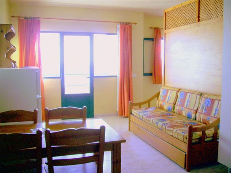 Apartamentos Moon Dreams Cabo De Banos كالا إن بلانيس المظهر الخارجي الصورة