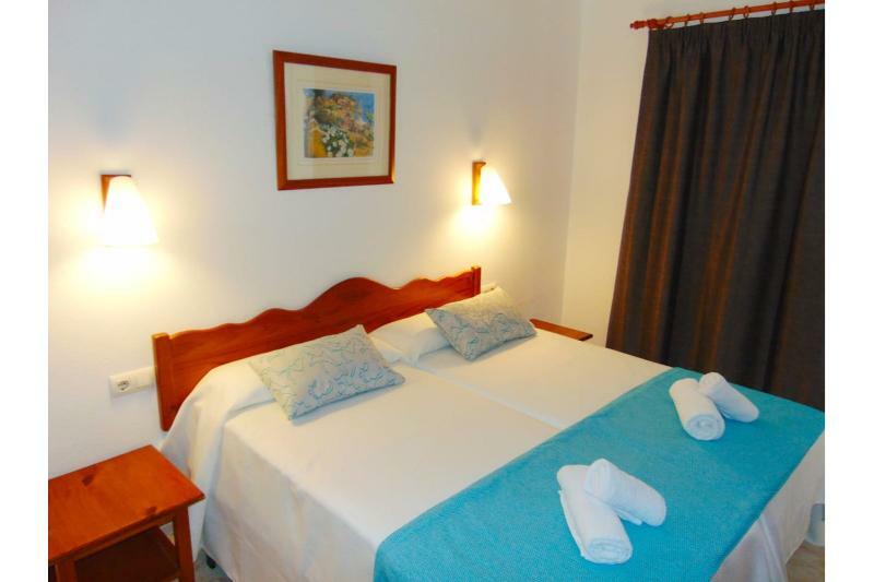 Apartamentos Moon Dreams Cabo De Banos كالا إن بلانيس المظهر الخارجي الصورة